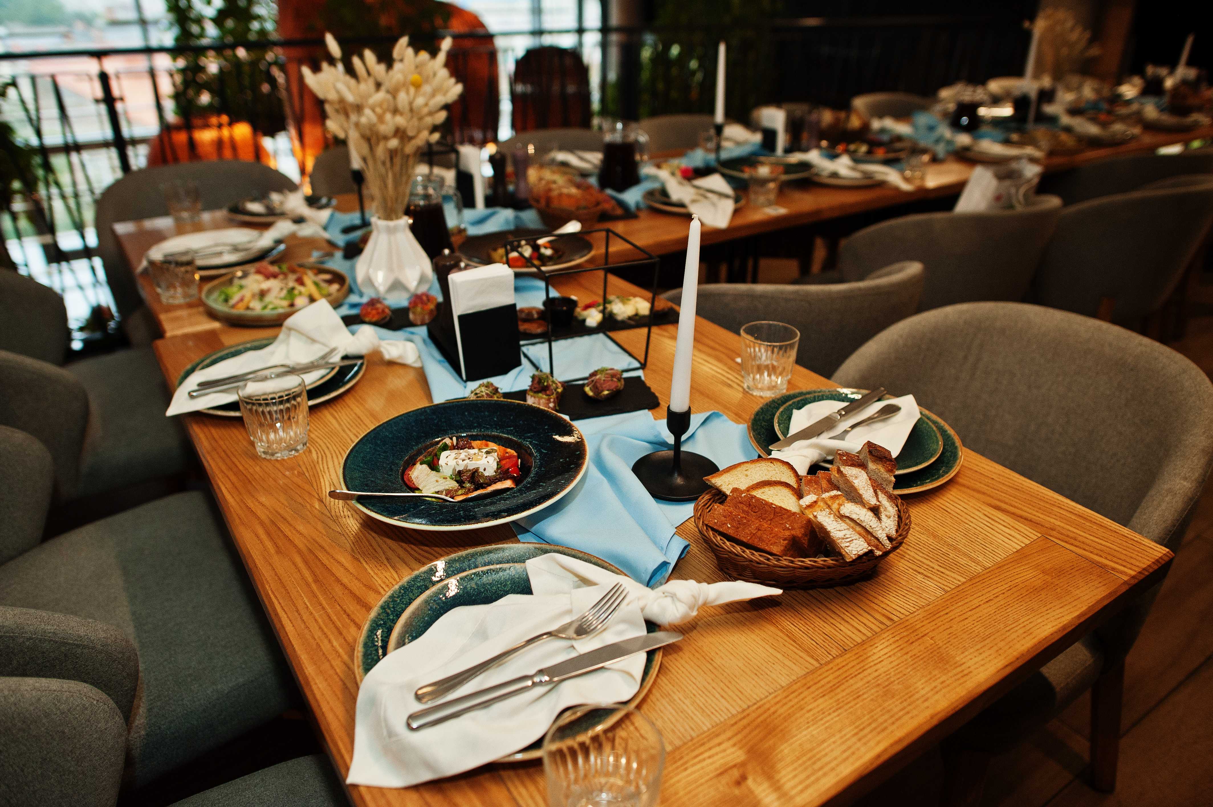 UAE restaurant implementing Partners Points loyalty program at payment terminal with customer earning rewards